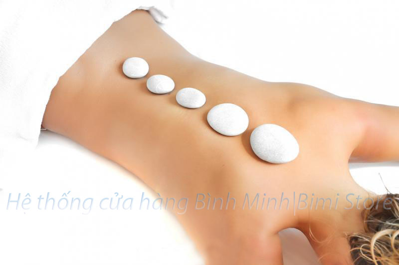 massage chăm sóc da bằng đá lạnh màu trắng
